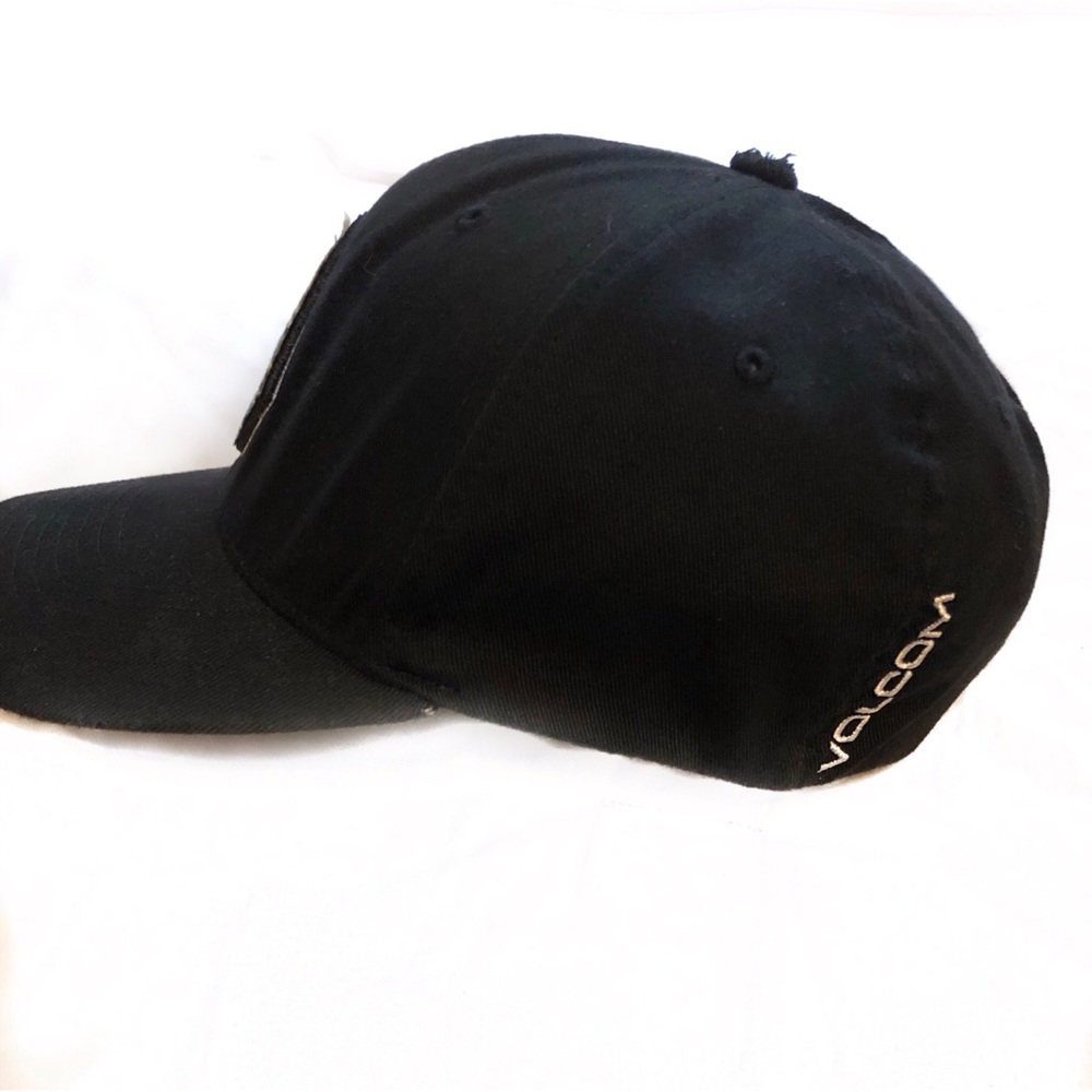 Volcom Fitted Hat - Picture 2 of 2